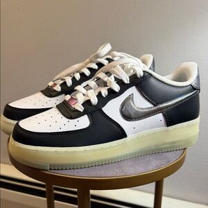 Nike Air Force 1 LV8 Youth 7 black white & vapor green